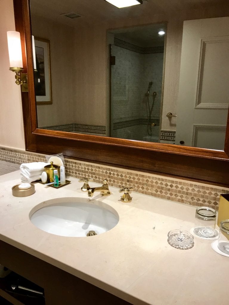 Bathroom of the Grand Luxe, Larger Guest room